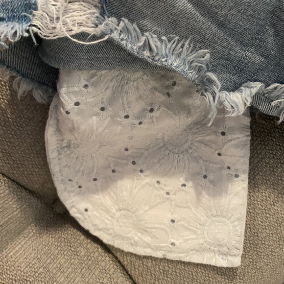 AE 🦅 2 Curvy Hi Rise Shortie Jean Denim Shorts - Picture 11 of 11